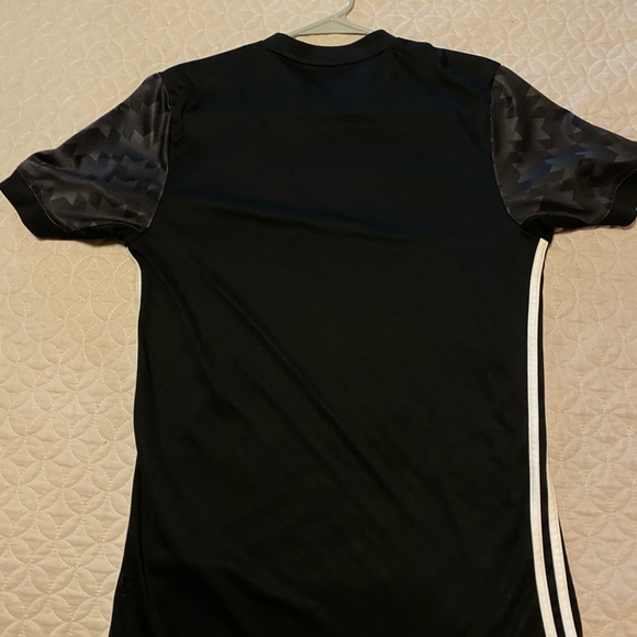 Adidas Manchester United Jersey - Picture 2 of 2